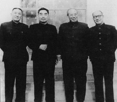 屈武的人生事迹都是什么样的 他的传奇经历是什么样的