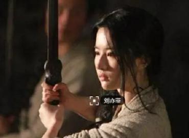 丑女被皇帝纳入后宫,准备临幸时,却写诗激走皇帝