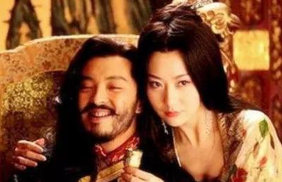丑女被皇帝纳入后宫,准备临幸时,却写诗激走皇帝