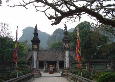 李常杰：原名吴俊，后改姓李，字常杰，越南李朝将领、宦官