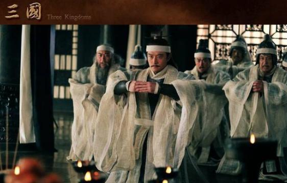 孙策少年丧父无依无靠,他凭什么称霸江东