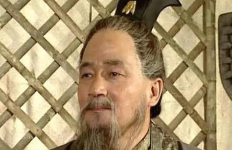 托孤大臣张昭对孙权有什么帮助