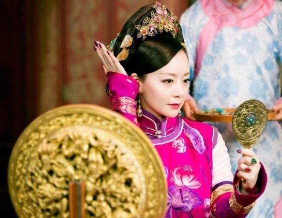 哲悯皇贵妃：乾隆早期宠妃，未入后宫被封为皇贵妃