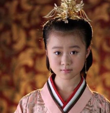 她14岁成皇后，最后为何会自焚而死
