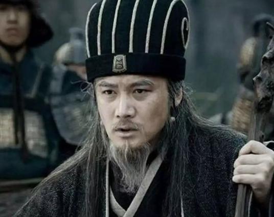 刘婵在诸葛亮临死前问了其一个问题，让诸葛亮大惊才明白刘婵不是真的无能