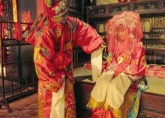 堂堂宰相，皇帝却让他娶60岁老妇做新娘，众人不解他开心!