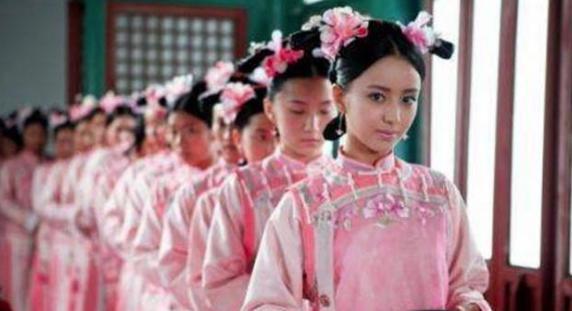 慈禧出恭时让宫女含一口水,原因是什么