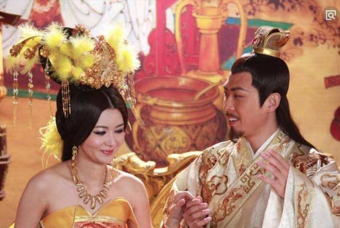 历史上两位名字相同的妃子,结局却截然不同