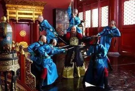 康熙去看望鳌拜为何回宫之后就要杀他 他到底看到了什么