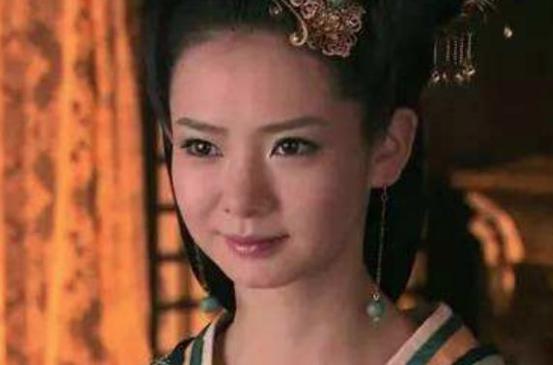 她无家世背景,丈夫和儿子却都是皇帝
