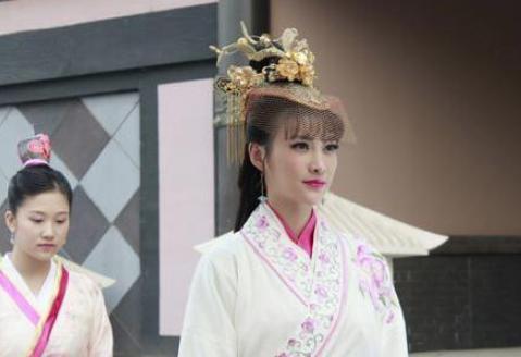 她被父亲逼嫁给乞丐,后来成为掌管后宫的郭宁妃