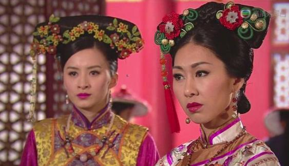 她入宫后深得宠爱,生三个女儿却被连降三级