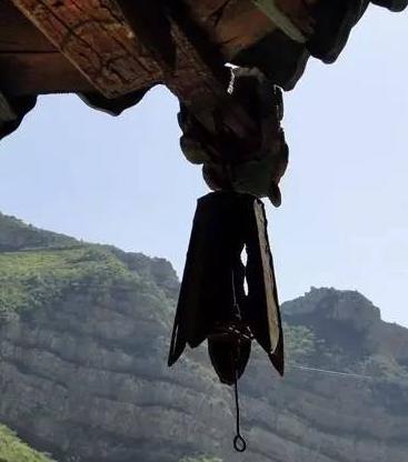 历经1500年不倒的空中花园,上载危岩,下临深谷被称为悬空寺