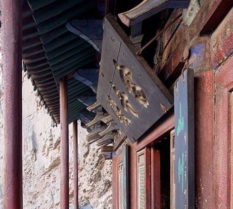 历经1500年不倒的空中花园,上载危岩,下临深谷被称为悬空寺