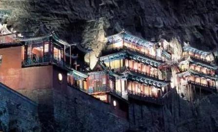 历经1500年不倒的空中花园,上载危岩,下临深谷被称为悬空寺
