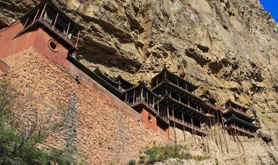 历经1500年不倒的空中花园,上载危岩,下临深谷被称为悬空寺