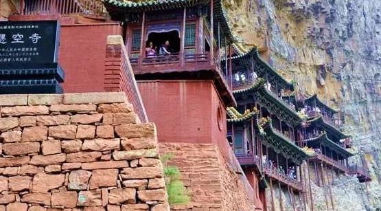 历经1500年不倒的空中花园,上载危岩,下临深谷被称为悬空寺