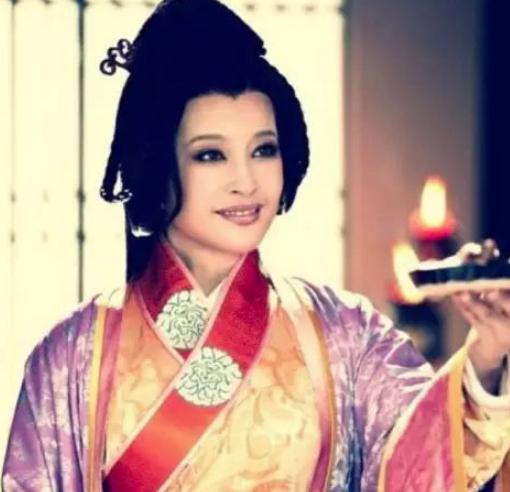 袁天纲曾见到萧皇后,他说:“母仪天下,命带桃花”
