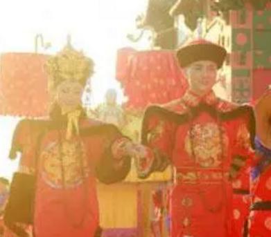 太监死前说出一个秘密:皇后结婚前必吃一物