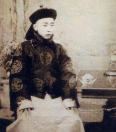 爱新觉罗·奕纬顶撞老师,被父皇一脚踢死