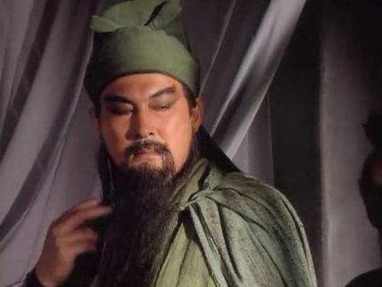 关羽瞧得上的人很少,他为何曾尊称吕布为“吕将军”