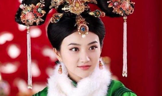 她打死一名宫女被贬，生了女儿后两个月便复位