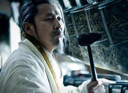 历朝历代的皇帝都喜欢杀功臣 为何秦始皇却没有动他们呢