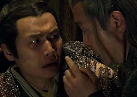 历朝历代的皇帝都喜欢杀功臣 为何秦始皇却没有动他们呢