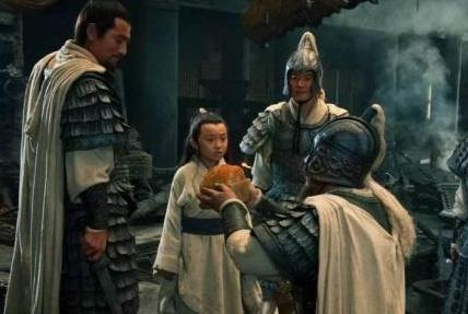 历朝历代的皇帝都喜欢杀功臣 为何秦始皇却没有动他们呢