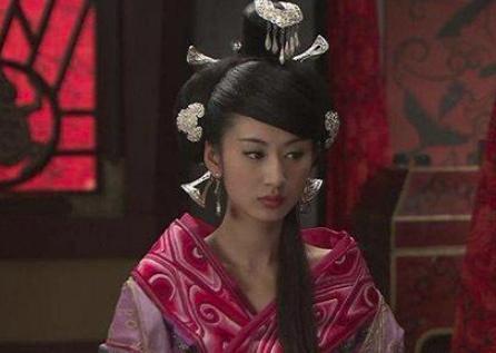 宫女擅长歌舞成为皇后,上位后把妹妹引入宫中