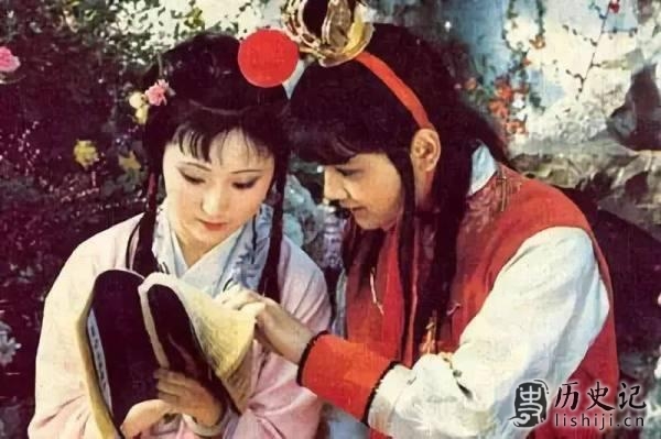 四大名著之一的《红楼梦》得以流传下来，还得感谢大贪官和珅