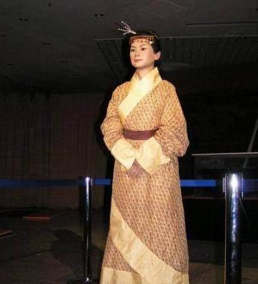辛追夫人长什么样