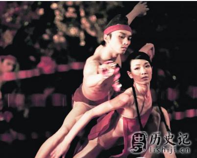 一身正气的武松杀潘金莲的时候为何要将潘金莲衣服扒光