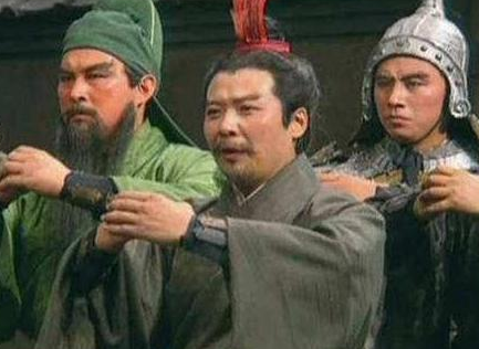 吕布作为反复无常之人 陈宫为什么还选择投靠吕布</span>