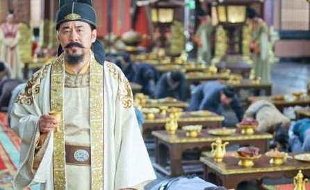 当初帮助赵匡胤上位的人是谁 赵匡胤又是怎么对待他们的</span>