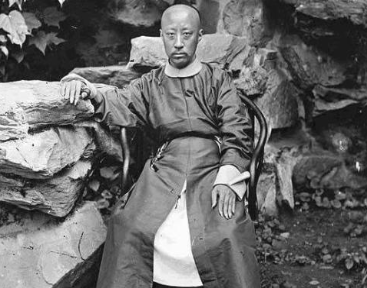 恭亲王奕䜣曾身处清末权力中心,他最后寿终正寝了吗?</span>