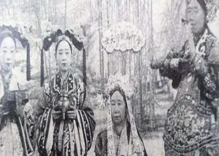慈禧死后李莲英为什么只活了三年之久 李莲英究竟遭遇了什么</span>
