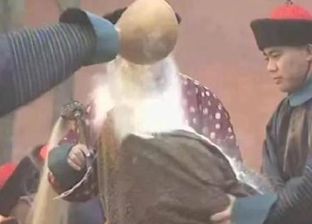 苏麻喇姑死前为何头上会被浇石灰？原因是什么</span>
                      
